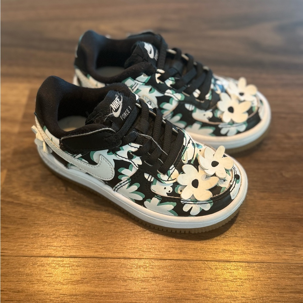Nike Air Force 1 - little kids size 9 (Gently used )